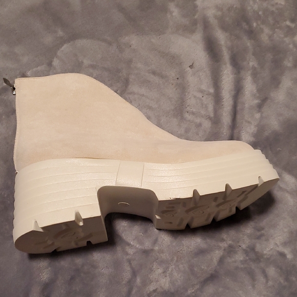 Stylish Cream Platform Ankle Boots - Picture 9 of 10